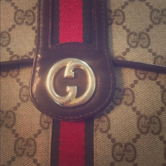 ๐บHP๐บ Adorable & Authentic Gucci CLASSIC Clutch! - Picture 3 of 8